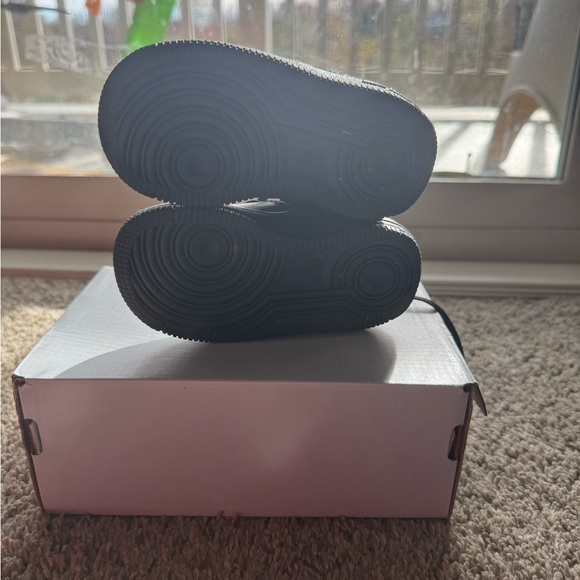 Size 6 Toddler Low Top Air Force 1’s - Picture 4 of 5